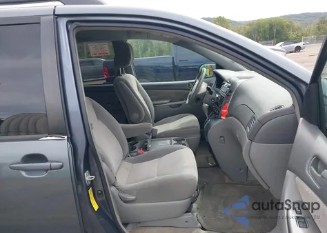 2010 Toyota Sienna Le from USA, damaged, VIN 5TDKK4CC9AS305091